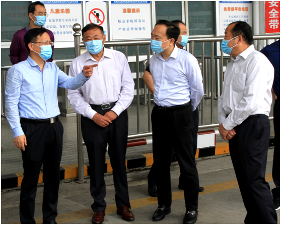 省交通運輸廳黨組書記、廳長章義來到集團(tuán)公司阜陽長途汽車中心站檢查安全生產(chǎn)工作